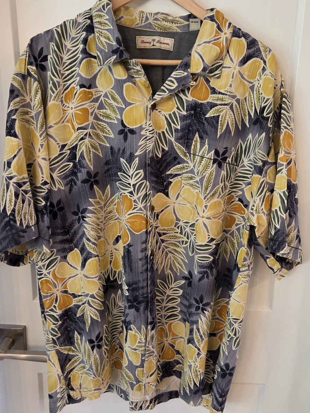 Tommy Bahama 100% Silk Hawaiian Camp Shirt XL Floral Blue Yellow Aloha Surfer
